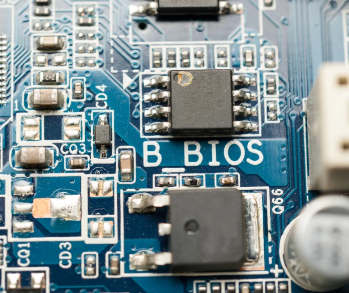 PCB servis pod mikroskopem